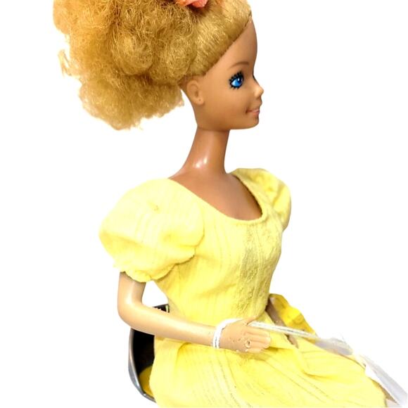1981 Vintage Magic Curl Barbie - Picture 9 of 10